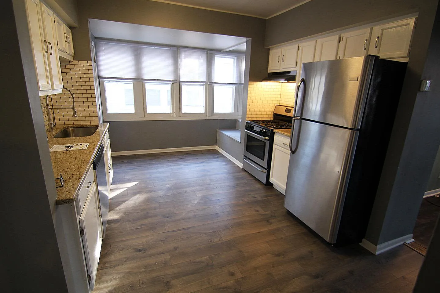 3 bed, 1000 sqft, $1,500 — Photo 1