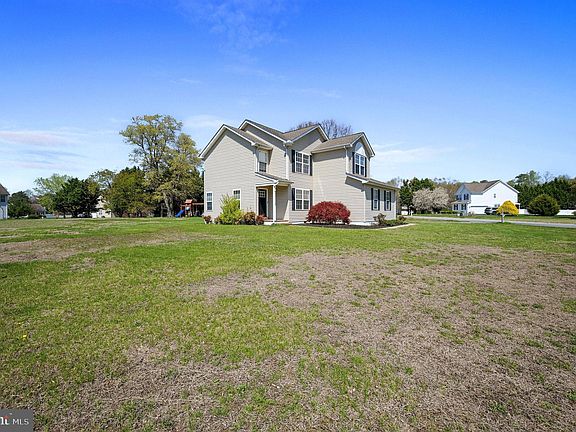 2nd image of 17 Dandelion Dr