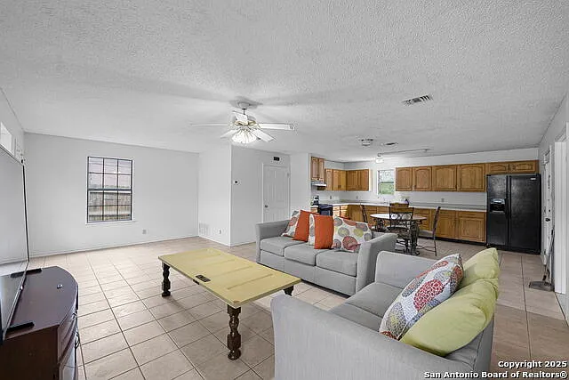 1 bed, 1.0 bath, 1200 sqft, $1,500 — Photo 3