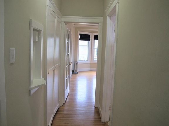5th image of 1631 Chestnut St APT 14