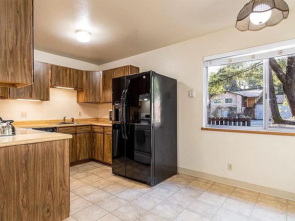 3rd image of 25824 Madrone Dr #A