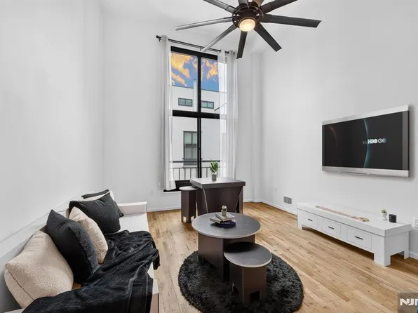 518 Gregory Ave APT A425, Weehawken, NJ 07086