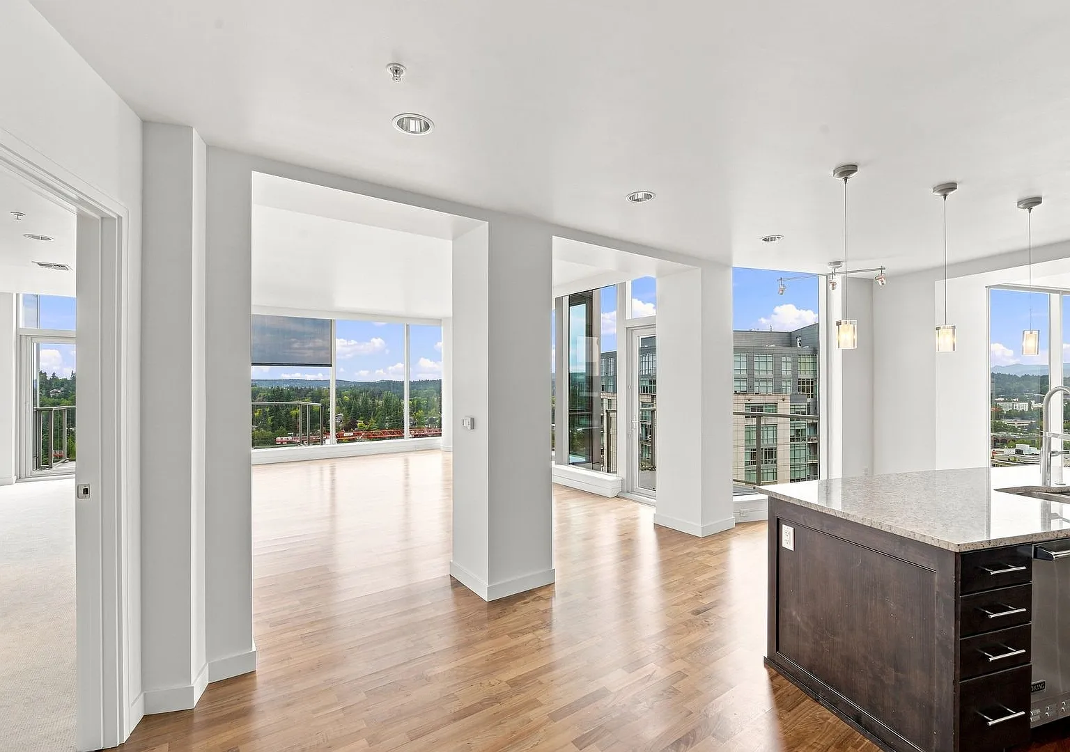2Bd/1.75Ba Bellevue Condo — Photo 3