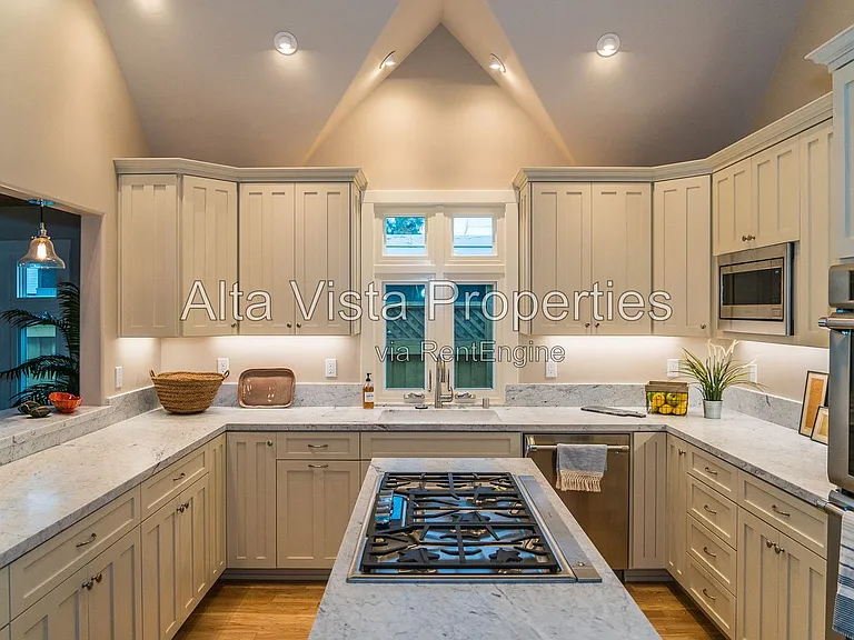 5606 Dolphin Pl — Photo 4