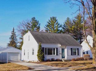 1245 Marian Ln, Green Bay, WI 54304