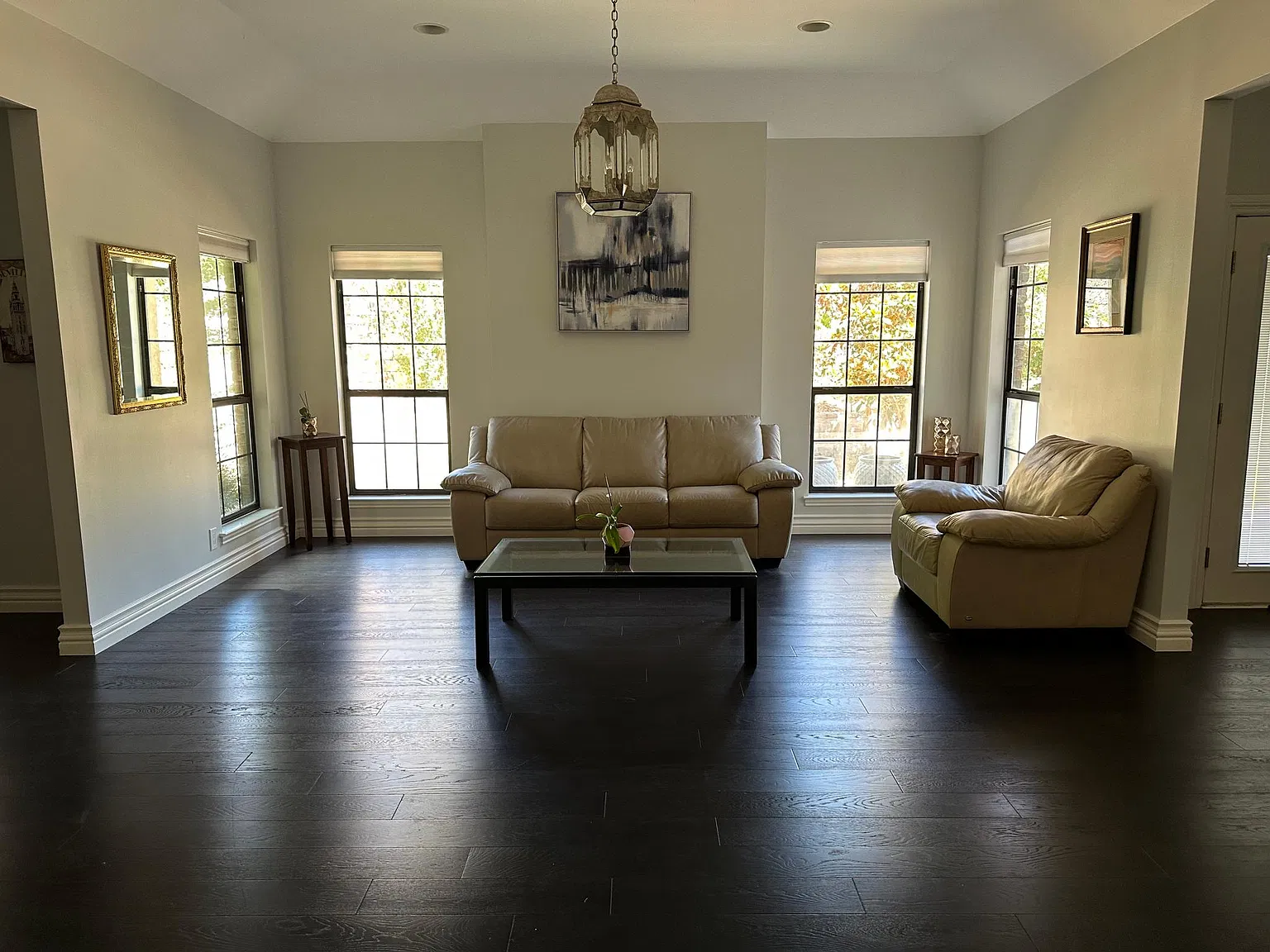 4 bed, 2.5 bath, 3000 sqft, $4,000 — Photo 1