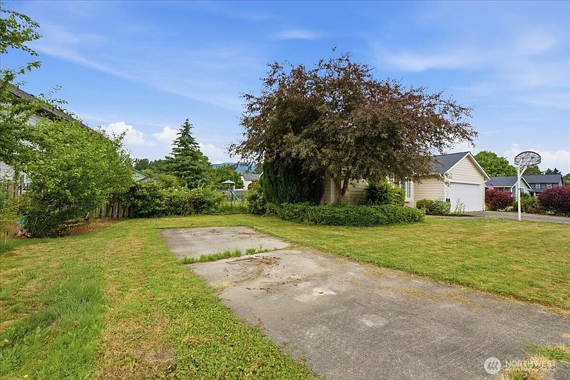 4th image of 916 Summer Meadows Court