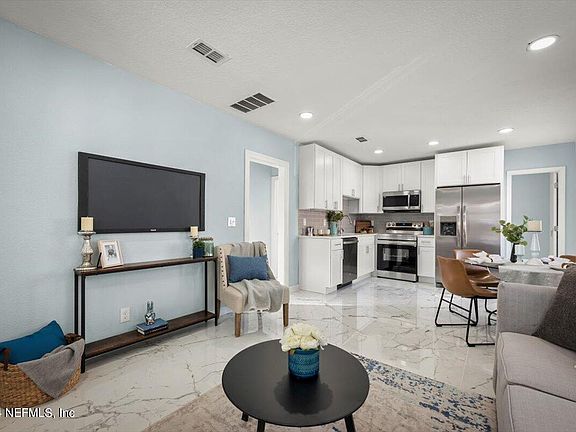 5th image of 385 E 46TH Street