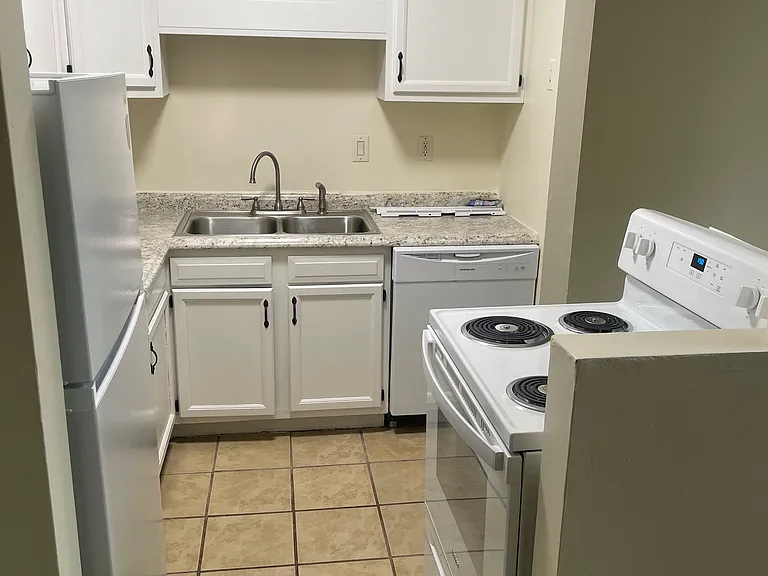 888 W 2nd St #14 — Photo 3