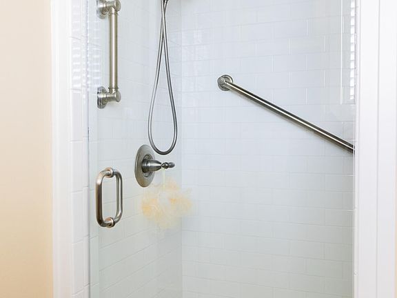 5th image of 800 W Avenue D St #5.382