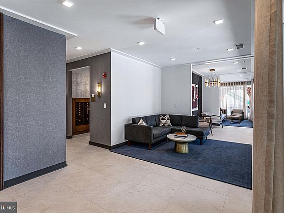 3rd image of 625 Slaters Ln #305W