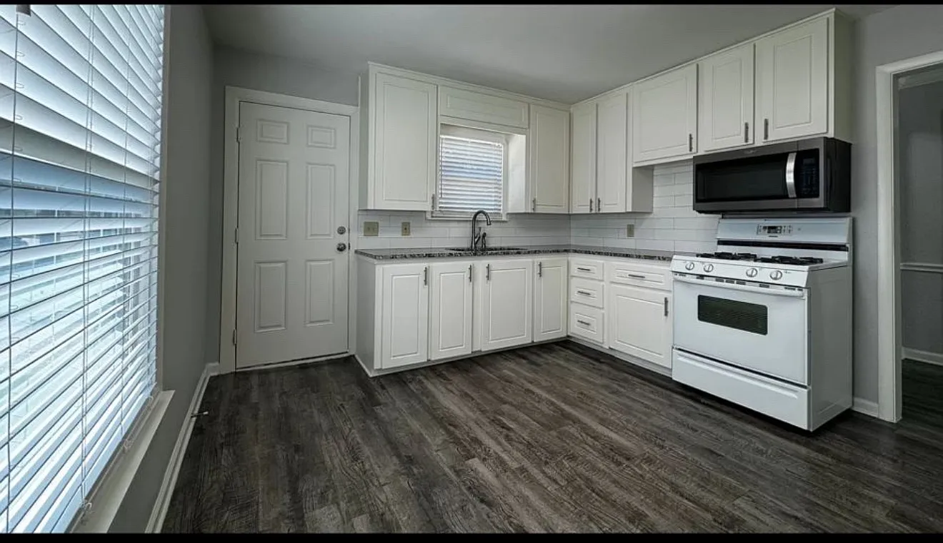 1 bed, 800 sqft, $1,295 — Photo 1