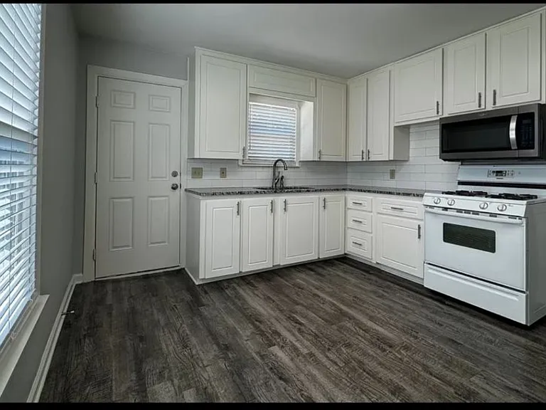 205 Merritt St #1 — Photo 1