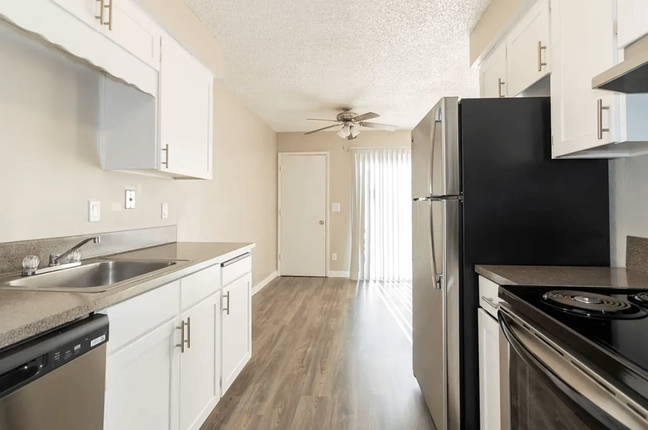 Ironstone Apartments — Photo 1