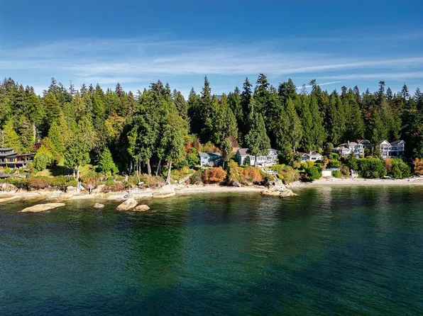 3443 Beach Ave, Sunshine Coast, BC V0N 2W2