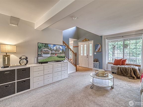4th image of 34086 Bridge View Drive NE