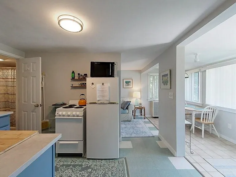 33 Warren Ave — Photo 5
