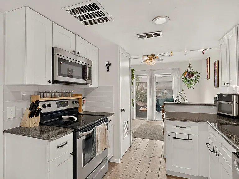 2613 Ektom Dr #C — Photo 8