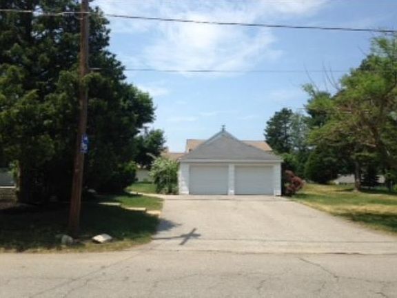 1 car Stall on rt for 2nd Fl