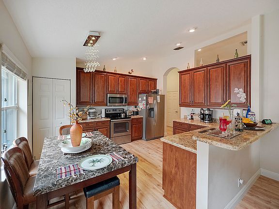 5th image of 6553 Sherbrook Dr