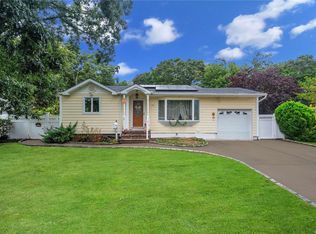 1619 N Gardiner Dr, Bay Shore, NY 11706