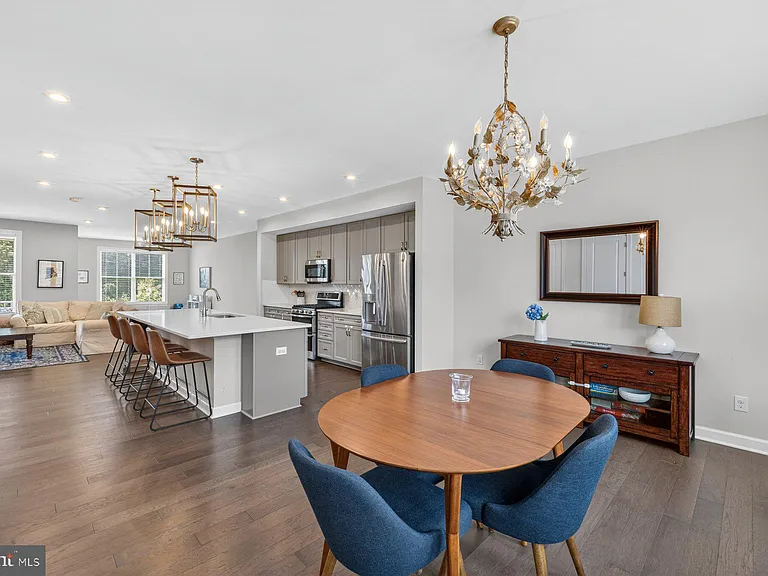 8106 Zoe Pl — Photo 12