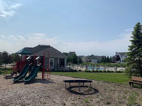 3rd image of 6840 Cotswald Dr