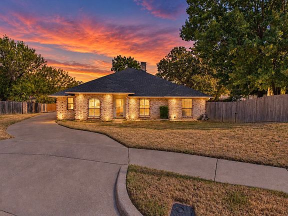 2nd image of 301 Morrison Ct