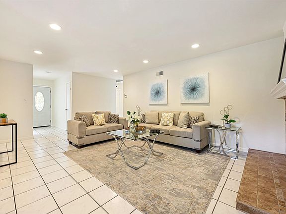 2nd image of 2415 Corinna Ct