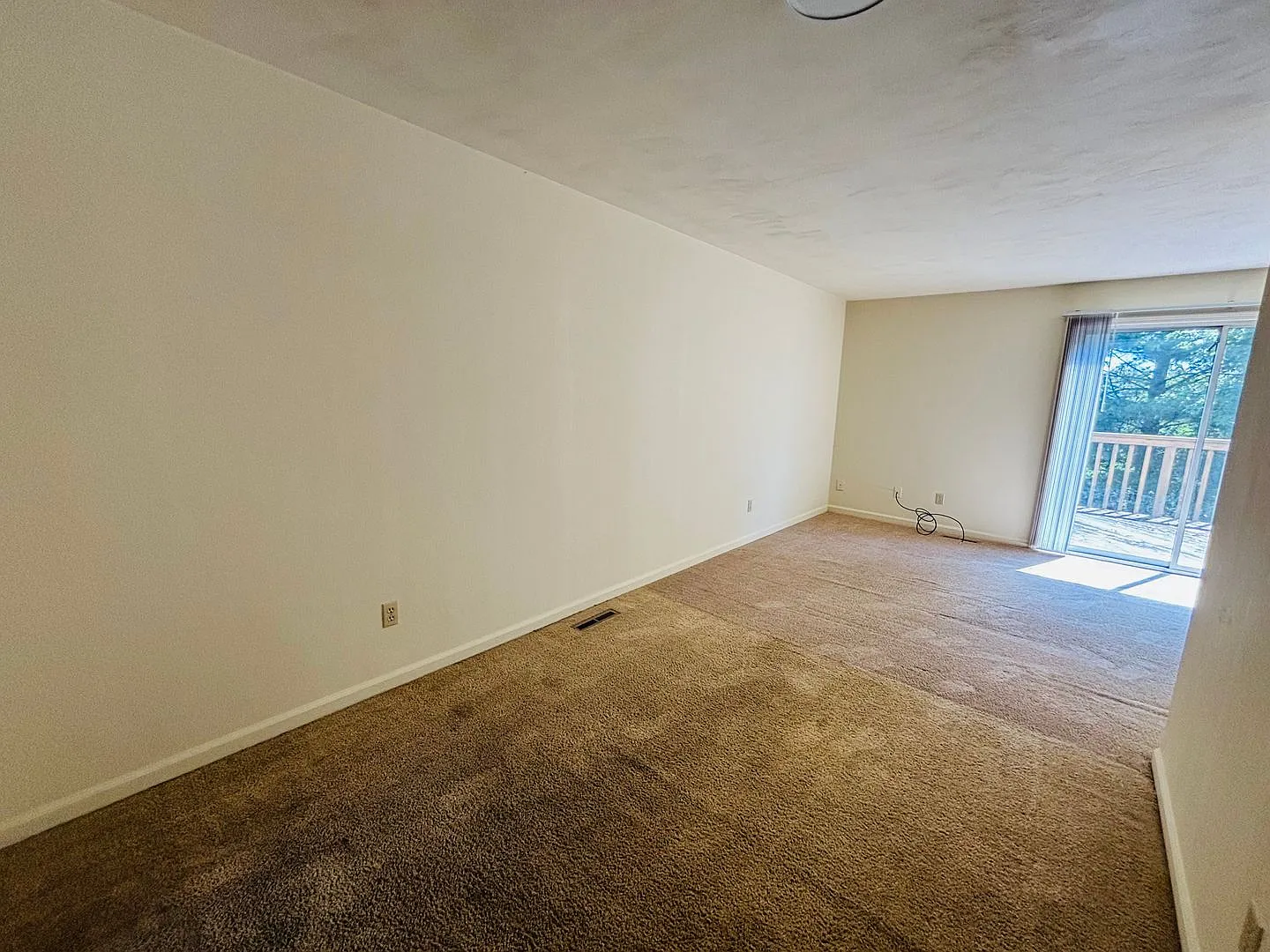 4 Bedroom 3.5 Bath Townhouse — Photo 3