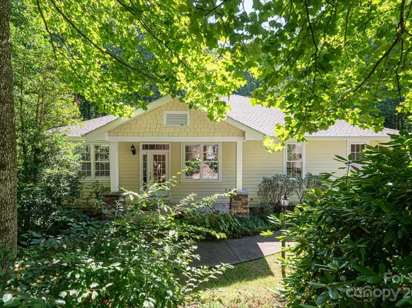 113 Chancery Ct, Flat Rock, NC 28731