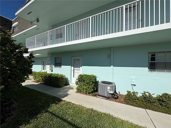 4th image of 1901 Indian River Blvd #102E