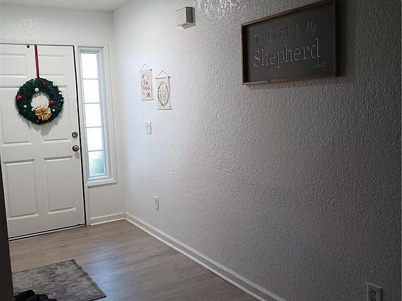 2nd image of 43465 Peartree Ln
