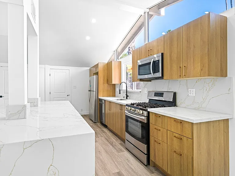6445 Oakdale Ave — Photo 5