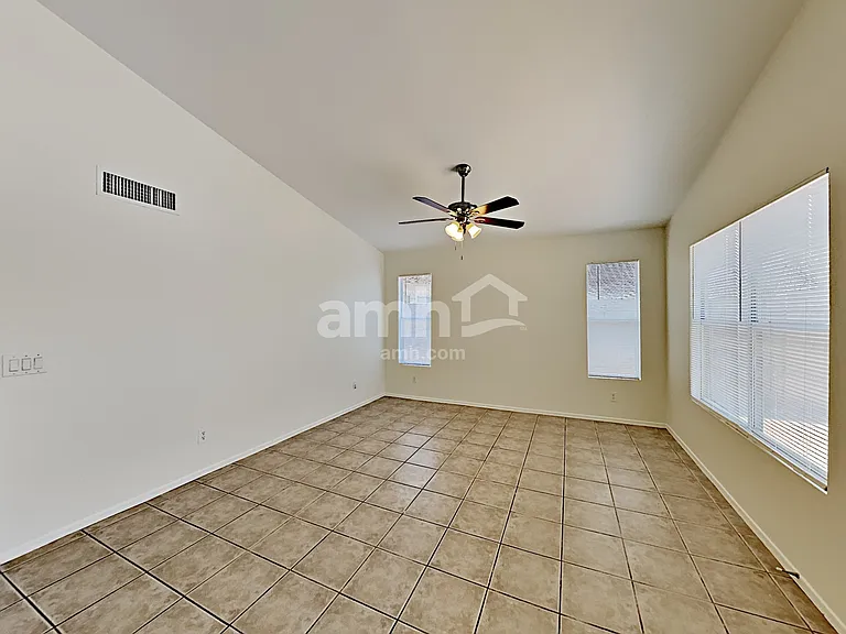 12554 W Holly St — Photo 7