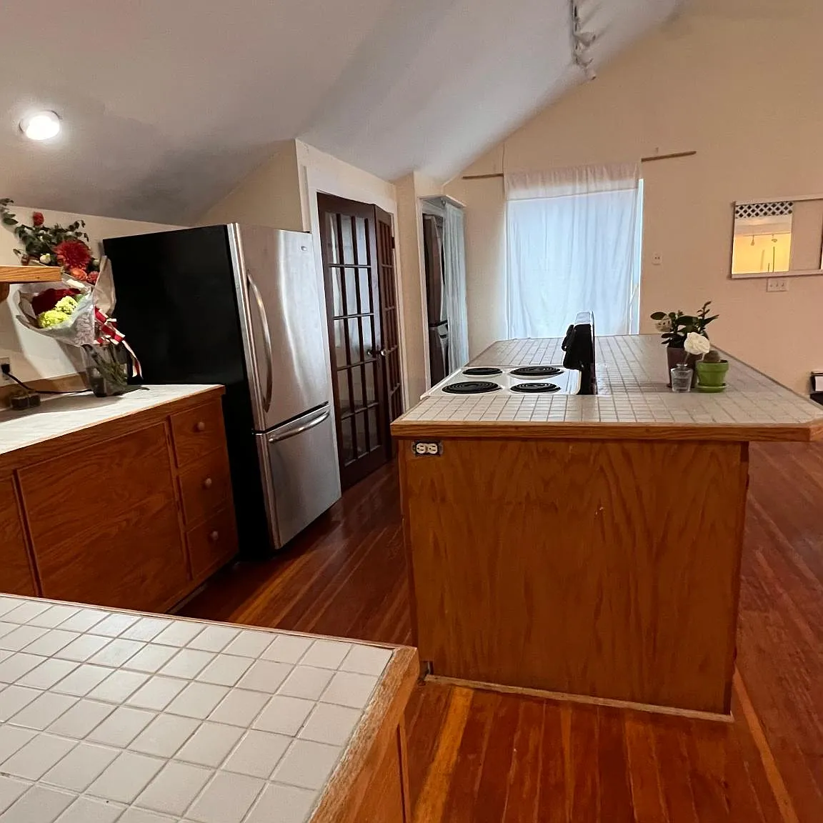 1 bed, 1100 sqft, $1,900 — Photo 3
