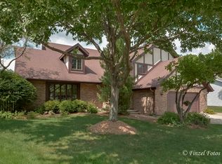 5808 N Corona Dr, Palatine, IL 60067