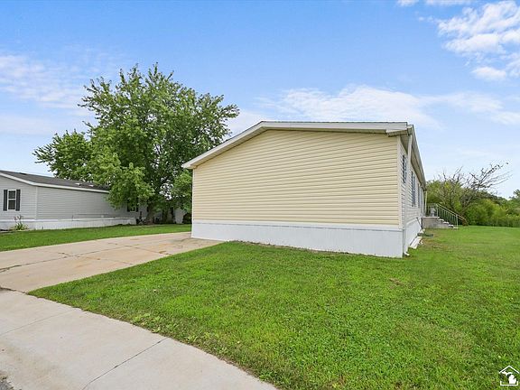 4th image of 584 Pine Tree Ct