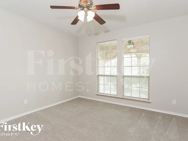 600 W Bend Blvd — Photo 11