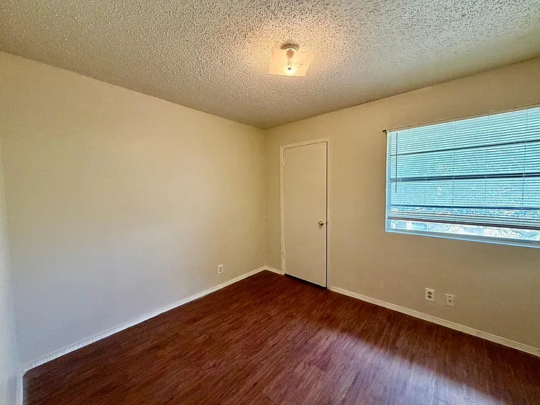 402 Hedgewood Dr #C — Photo 10
