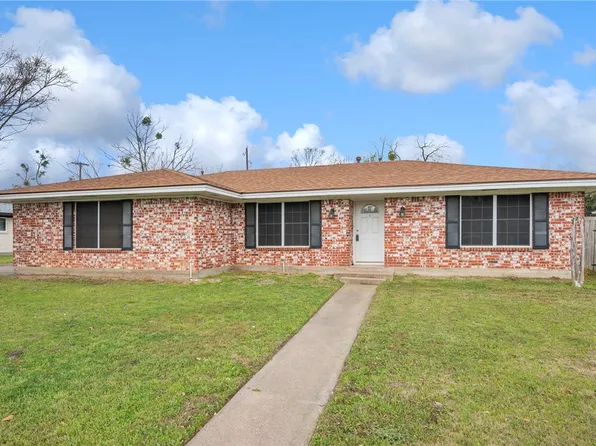 1511 Barak Ln, Bryan, TX 77802