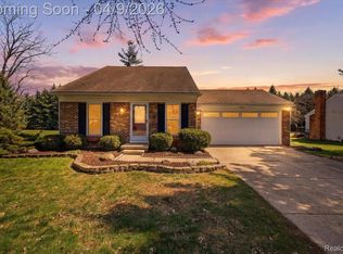 889 Hadley Rd, Rochester Hills, MI