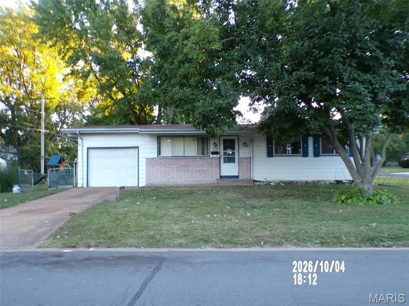 980 Boulder Dr, Florissant, MO 63031