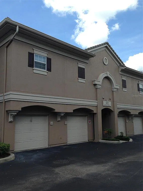 1 bed, 1.0 bath, 599 sqft, $1,349 — Photo 1