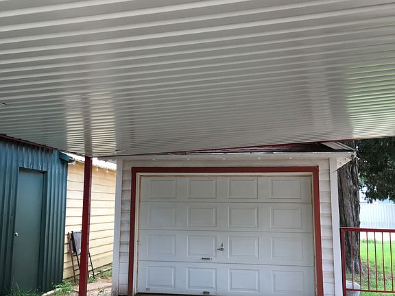 2nd image of 306 E Waylon Jennings Blvd