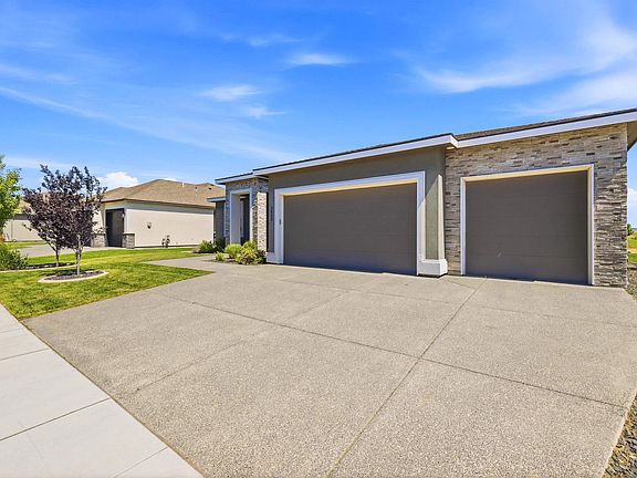 4th image of 3030 Wild Canyon Way
