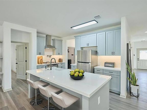 5th image of 4 Hanover Ln