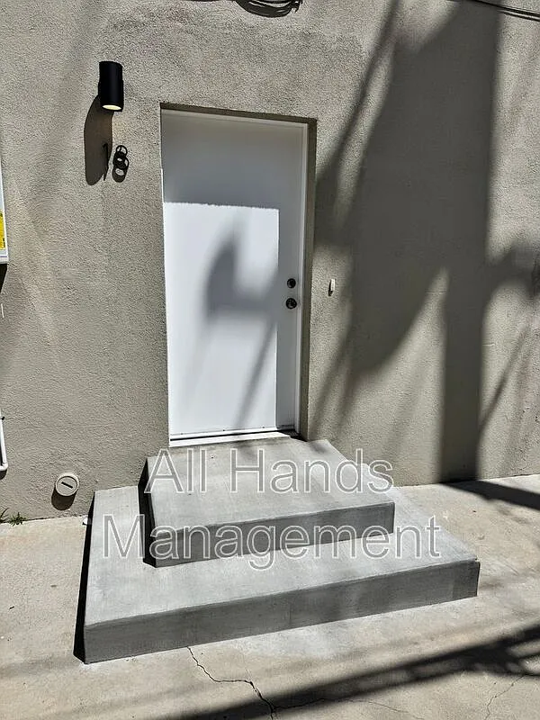 Building Photo - 231 Loma Ave #18