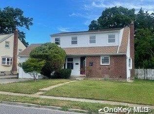 6 Joyce Ave, Massapequa, NY 11758