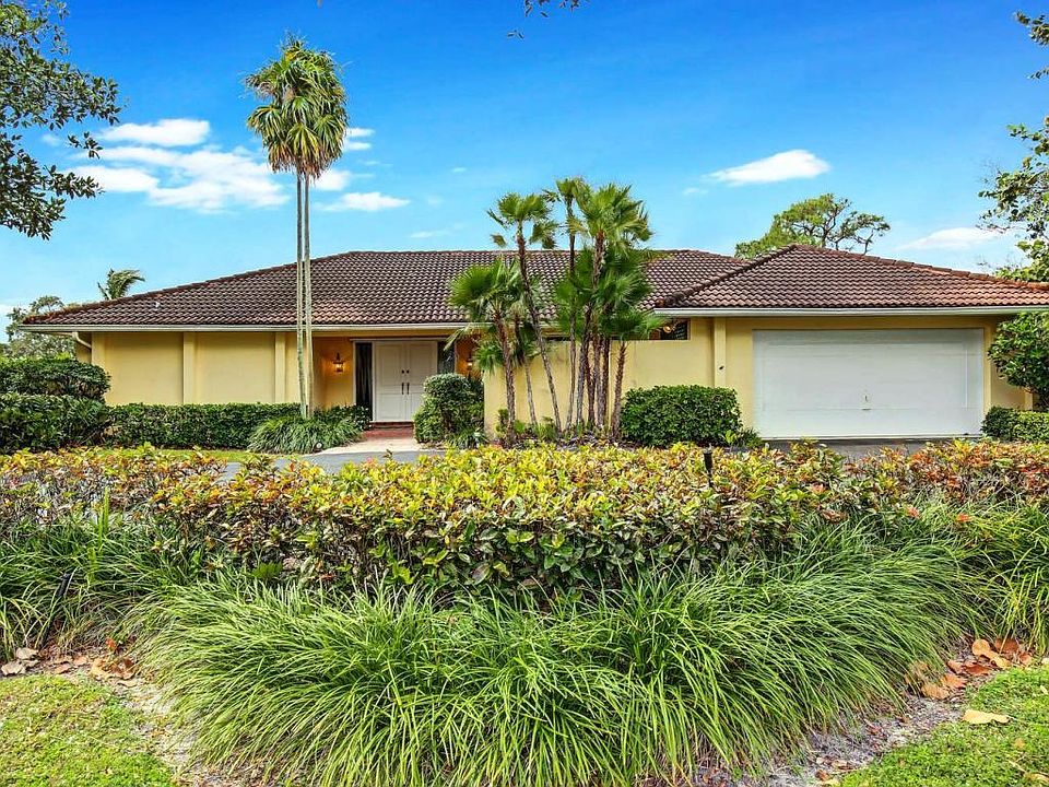 1st image of 139 Country Club Dr